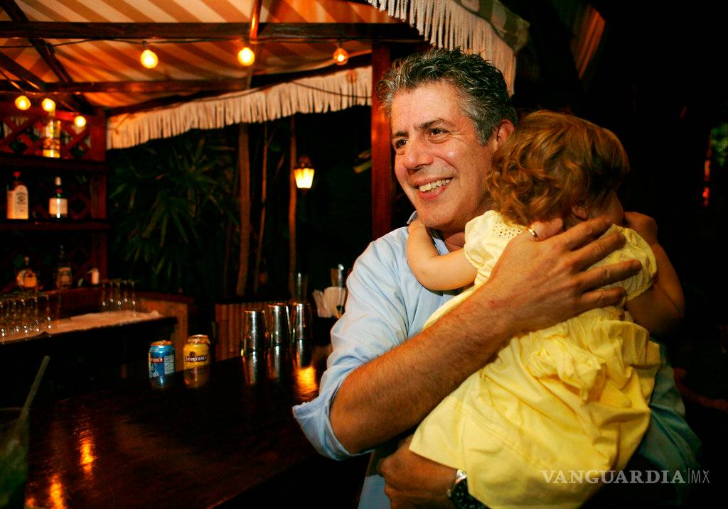 $!Bourdain dejó casi 1,2 millones a su hija