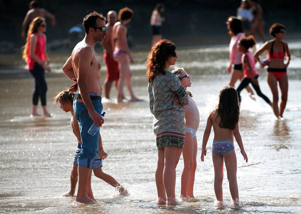 $!Cierran playas en sur de Francia por derrame petrolero