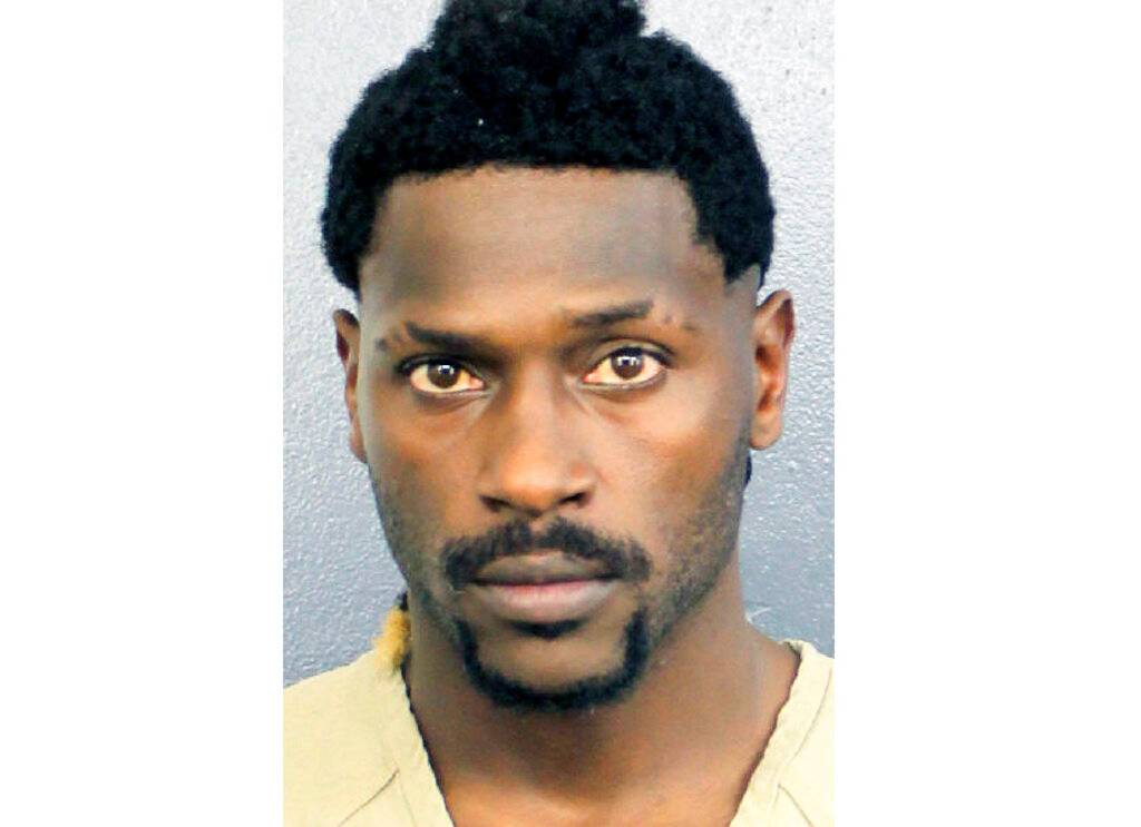 $!Liberan a Antonio Brown del arresto domiciliario