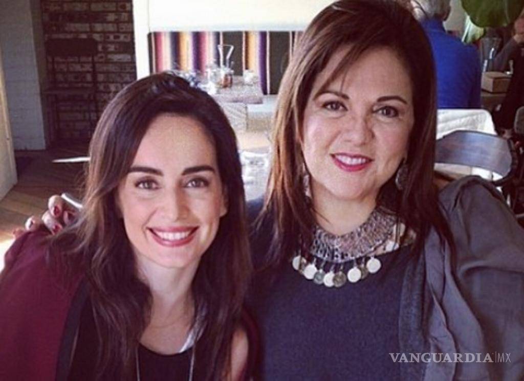 $!Acarrean a empleados de gobierno para 'apoyar' a mamá de Ana de la Reguera, en Veracruz