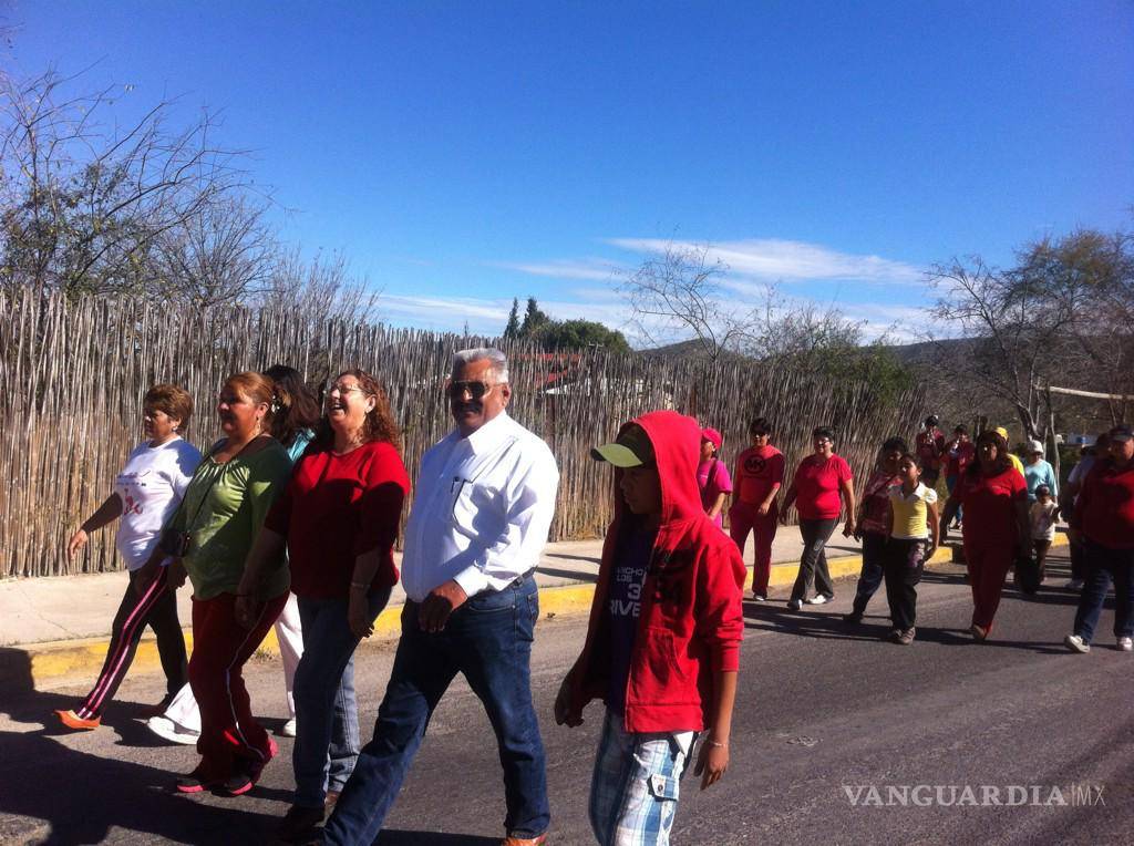 $!José Antonio Velazco gobernó Sacramento y dejó el cargo a su nuera, Silvia Berenice, quien nombró a su suegra tesorera.