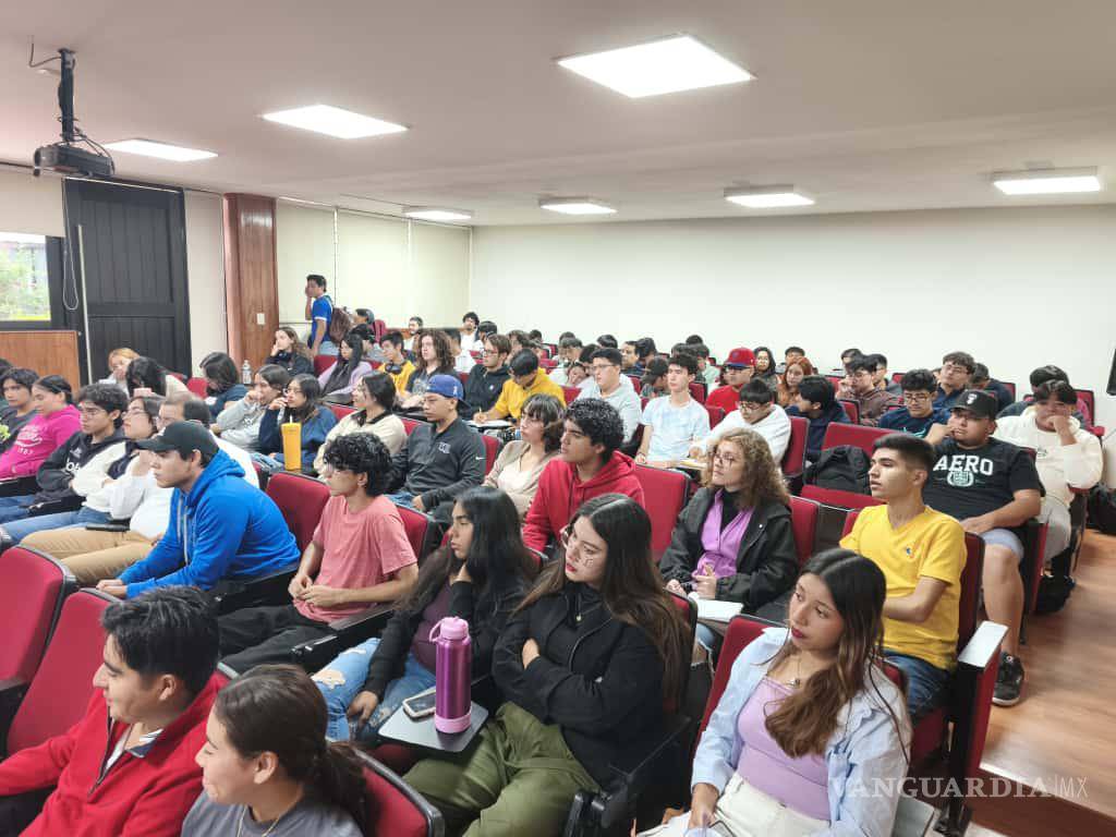 $!La comunidad estudiantil de la Facultad de Economía fue parte de esta conversación entre académicos.
