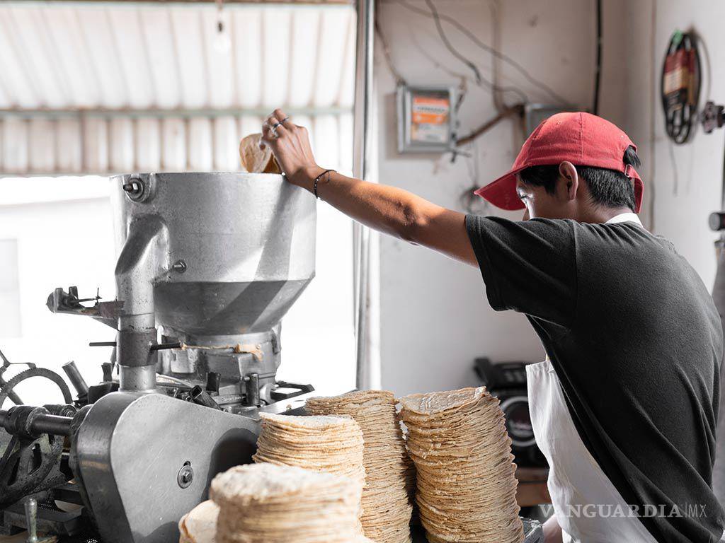 $!Al inicio del sexenio el kilo de tortilla costaba entre 15 y 16 pesos, ahora se halla en 22 pesos en promedio.