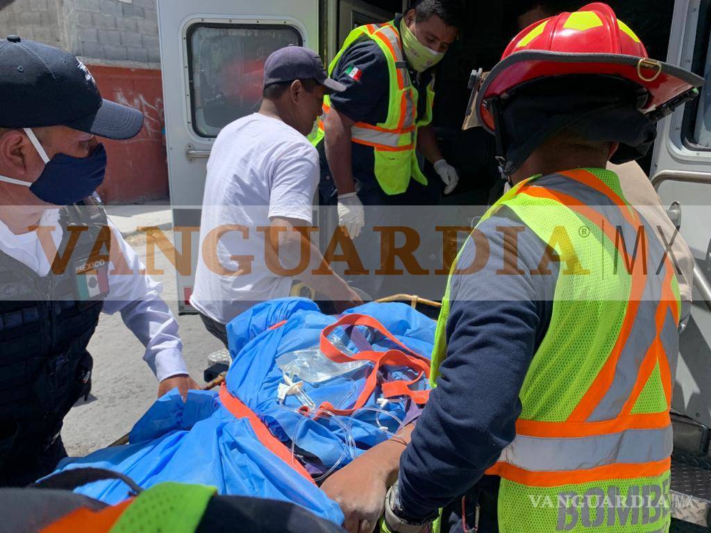 $!Albañil recibe descarga eléctrica en Saltillo; presenta quemadura en el 80 por ciento de su cuerpo