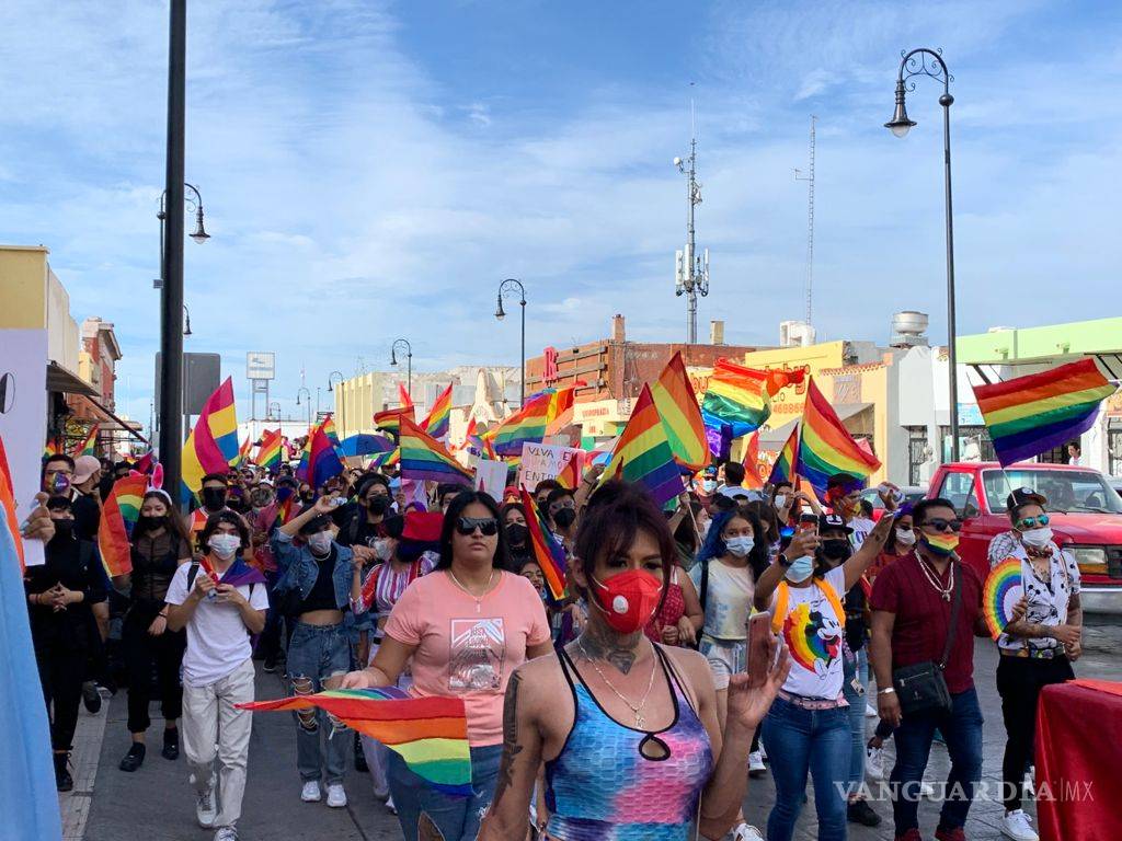 $!Los colores del arcoíris vuelven a pintar a Saltillo con marcha LGBT
