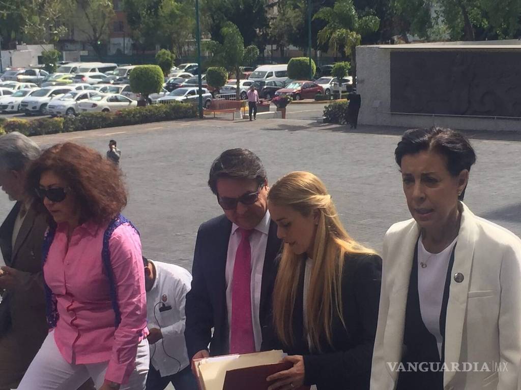 $!Beltrones se reúne con Lilian Tintori, activista y esposa de opositor venezolano