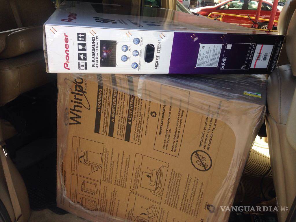 $!Cae pareja de defraudadores en Saltillo; los sorprendieron usando tarjetas de crédito robadas