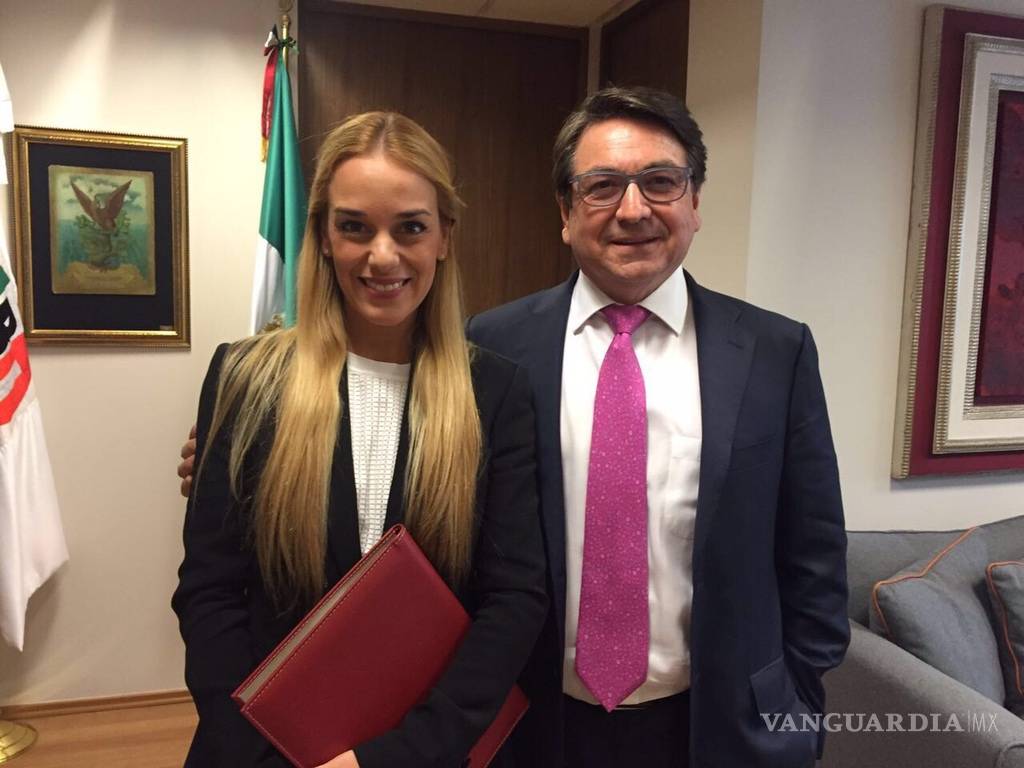 $!Beltrones se reúne con Lilian Tintori, activista y esposa de opositor venezolano