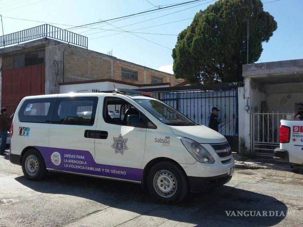 $!Le da paliza a esposa e intenta matar a hijo