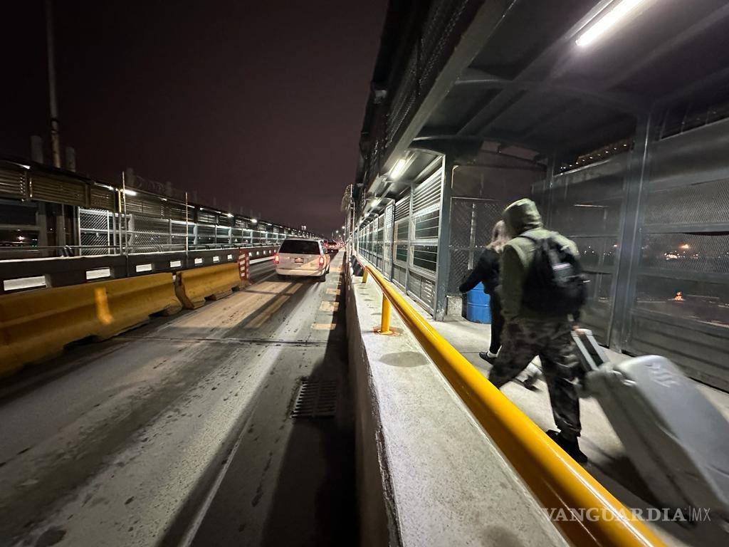 $!Poco movimiento se observó luego de haber sido reabierto el puente .