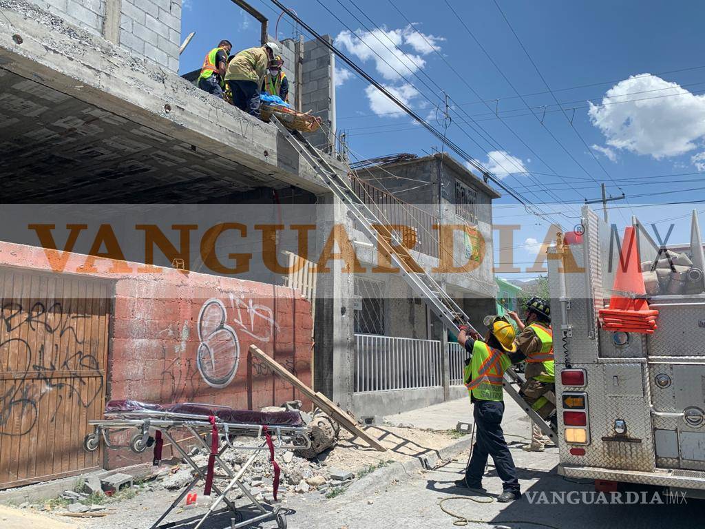 $!Albañil recibe descarga eléctrica en Saltillo; presenta quemadura en el 80 por ciento de su cuerpo