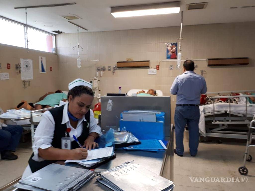$!Continúan prestando servicio en el IMSS pese a filtraciones de agua de lluvia