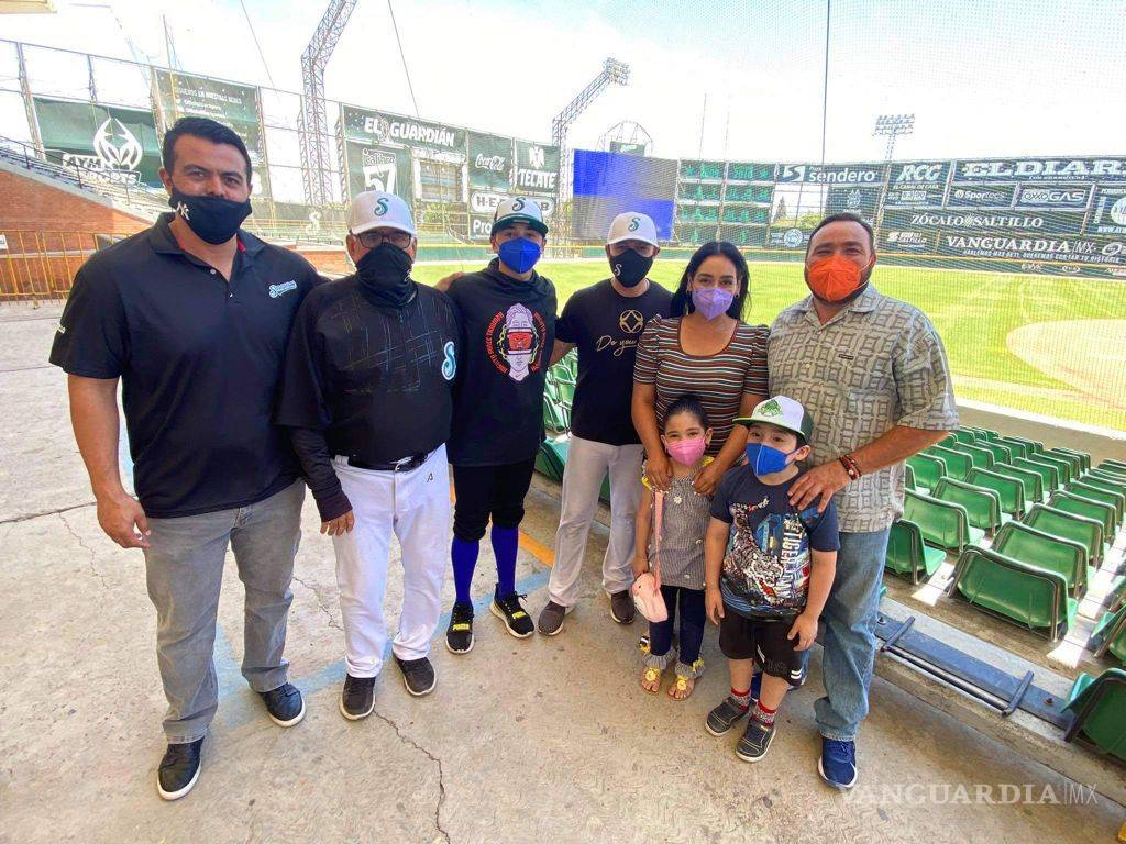 $!Saraperos firma a joven duranguense de 16 años