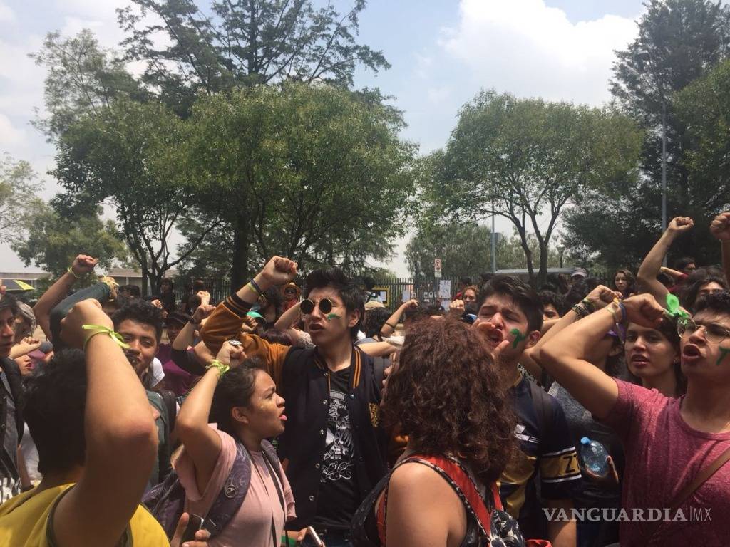 $!Universitarios marchan en CU contra el porrismo