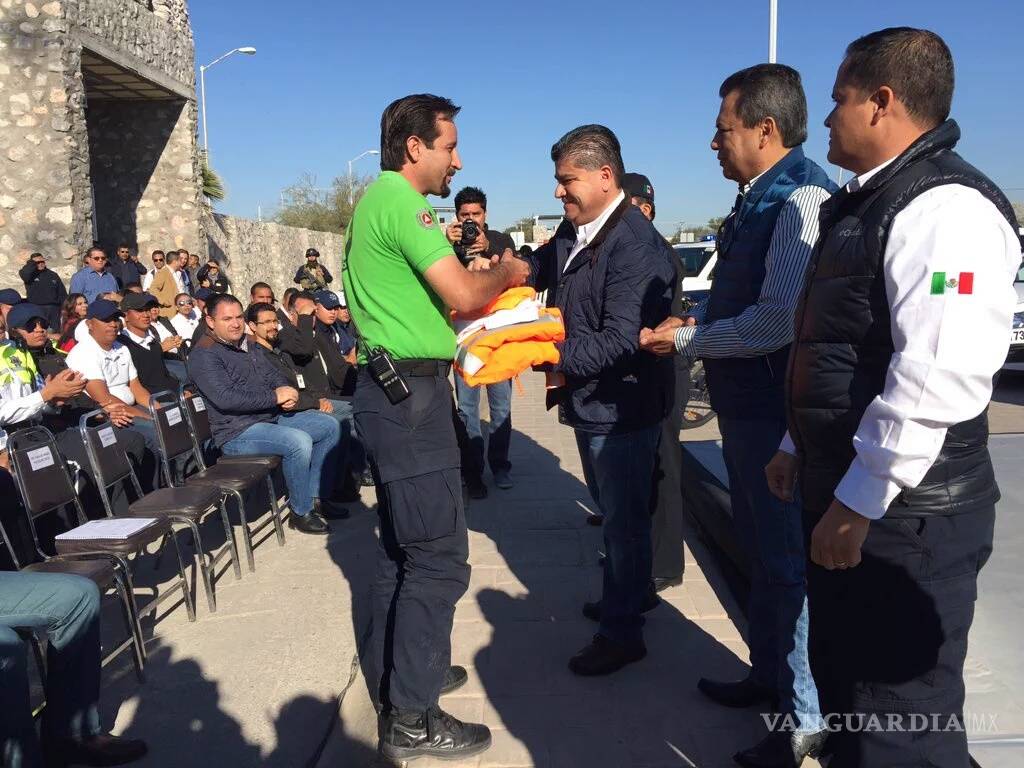 $!Alcalde entrega patrullas y confirma homologación salarial a policías