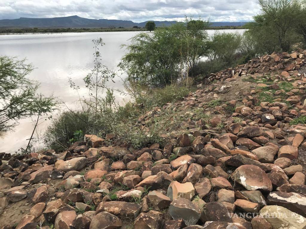 $!Se desborda presa en Parras, en riesgo más de 2 mil 500 personas