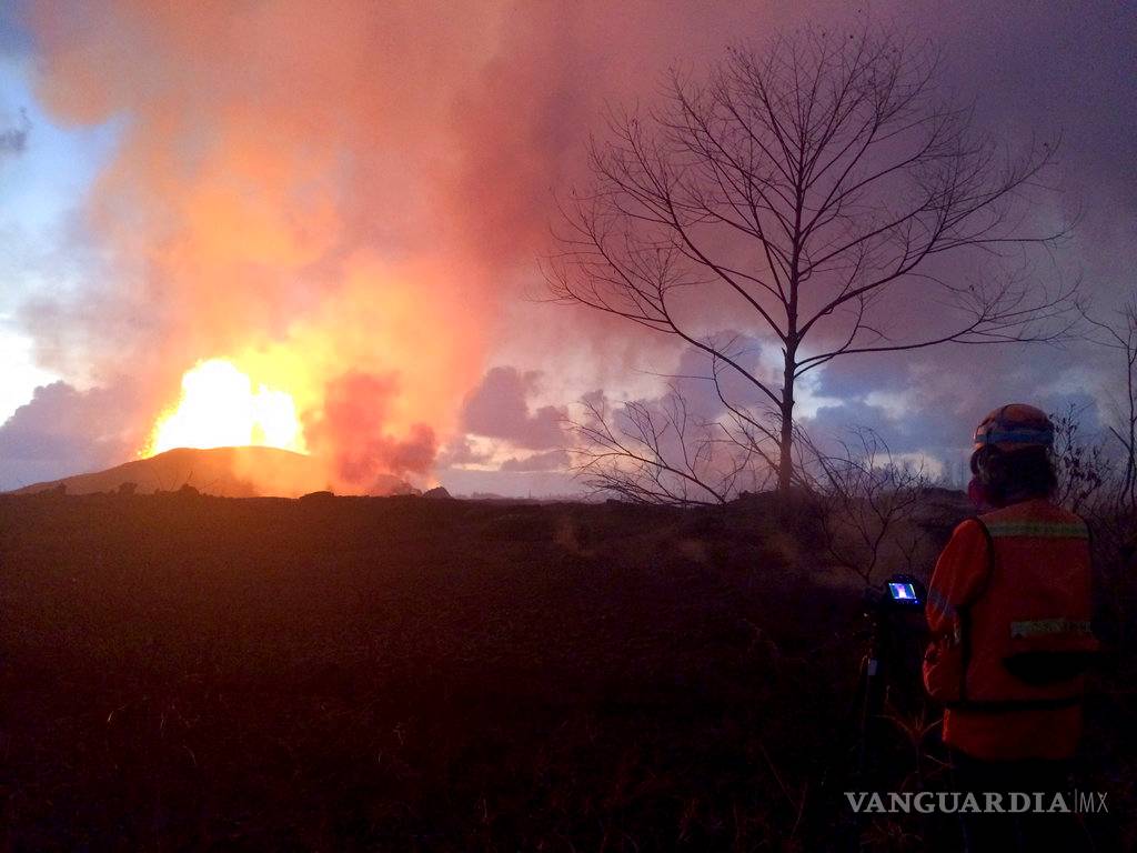 $!La lava destruye dos edificios de planta geotérmica en Hawai