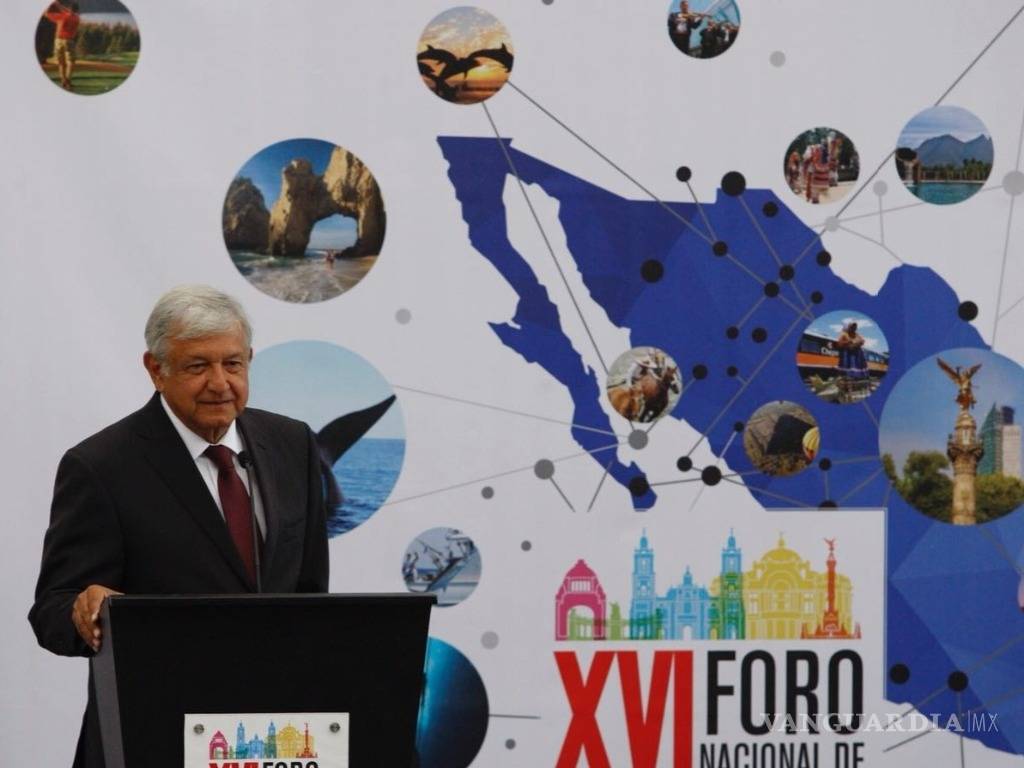 $!No estoy cerrado al diálogo con empresarios sobre NAICM: AMLO