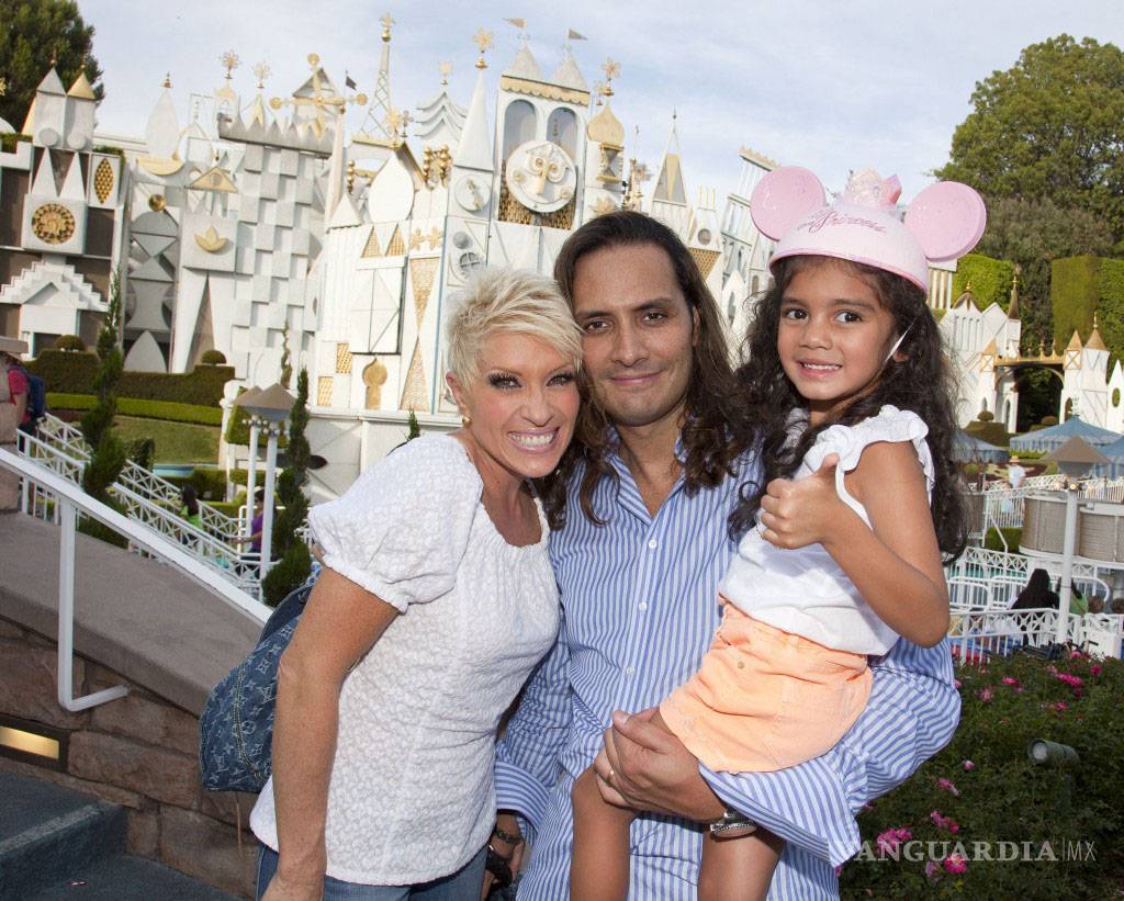 $!Yuri cantará hoy a las mamás