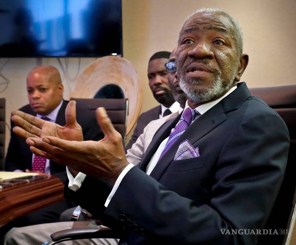 $!Demandan a Saks por discriminación racial y de edad