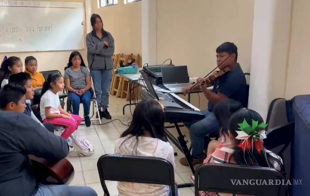 $!El coro ‘En Movimiento’ fue fundado por padres de familias, antropólogos, maestros bilingües y hacedores culturales.