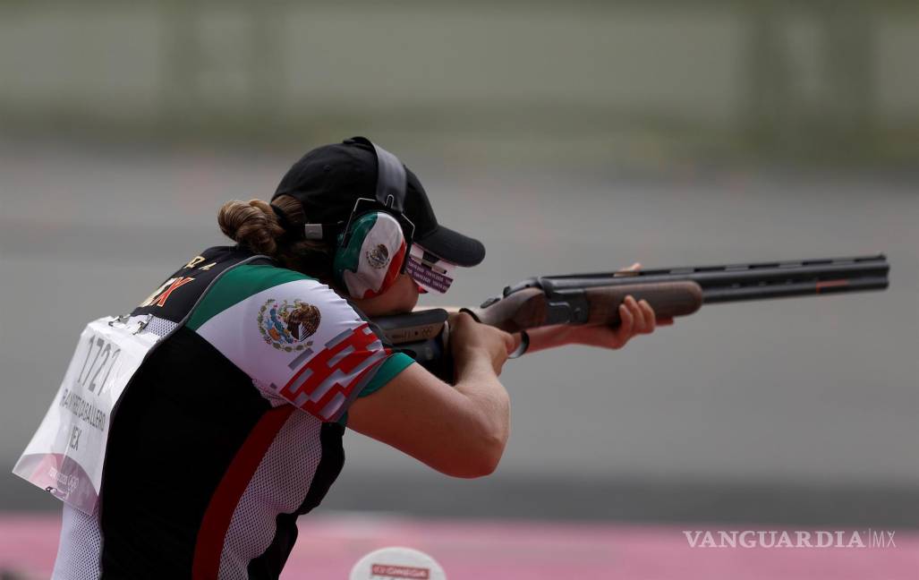 $!Alejandra Ramírez Caballero de México compite durante las rondas clasificatorias de fosa femenino de tiro en los Juegos Olímpicos Tokio 2020, este jueves en el Campo de Tiro de Asaka en Tokio. EFE