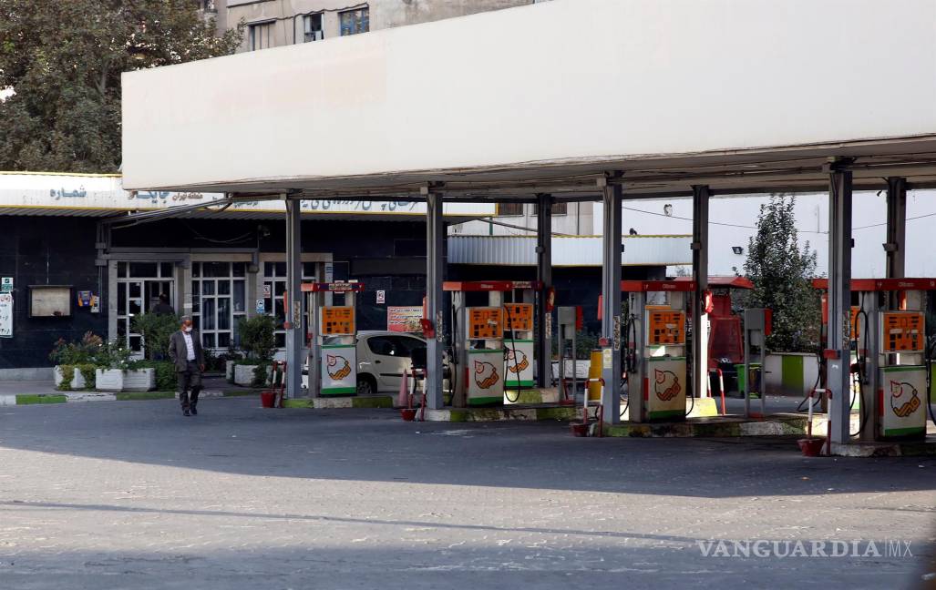 $!Una vista general de una gasolinera fuera de servicio en Teherán, Irán. EFE/EPA/Abedin Taherkenareh