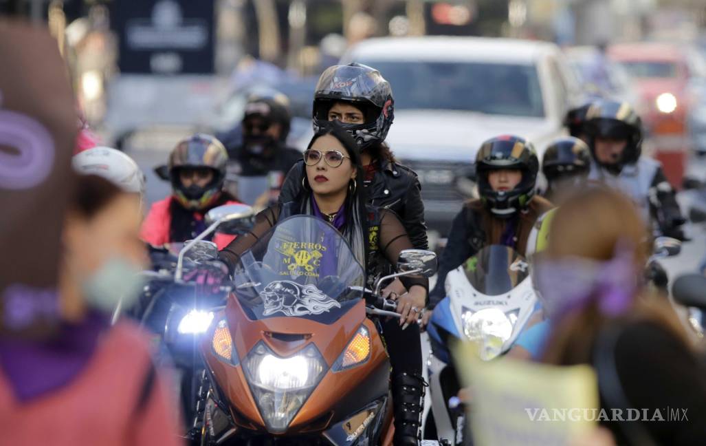 $!Cientos de mujeres salen a las calles de Saltillo a exigir freno a la violencia de género