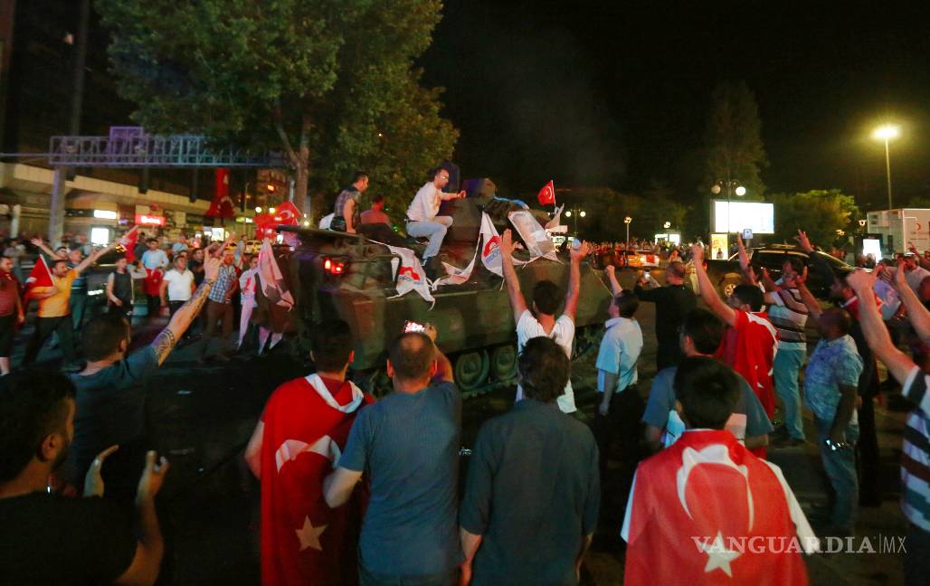 Al menos 60 muertos en intento de golpe de Estado en Turquía