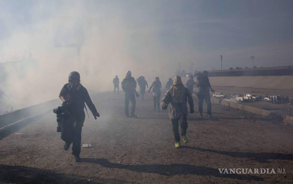 $!Donald Trump justifica uso de gas lacrimógeno contra migrantes en Tijuana