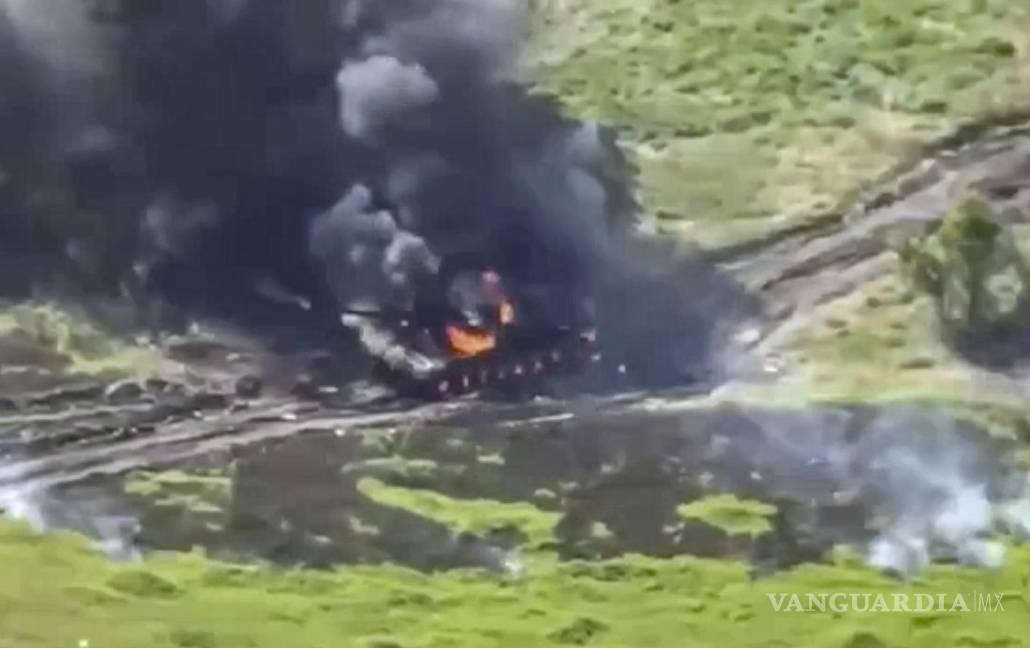 $!En la imagen, un tanque ucraniano destruido durante el combate en la región de Zaporizhzhia, al sur de Ucrania.