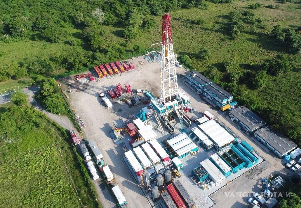 $!La quema de gas del vasto campo Ixachi en Veracruz no solo continuó, sino que aumentó
