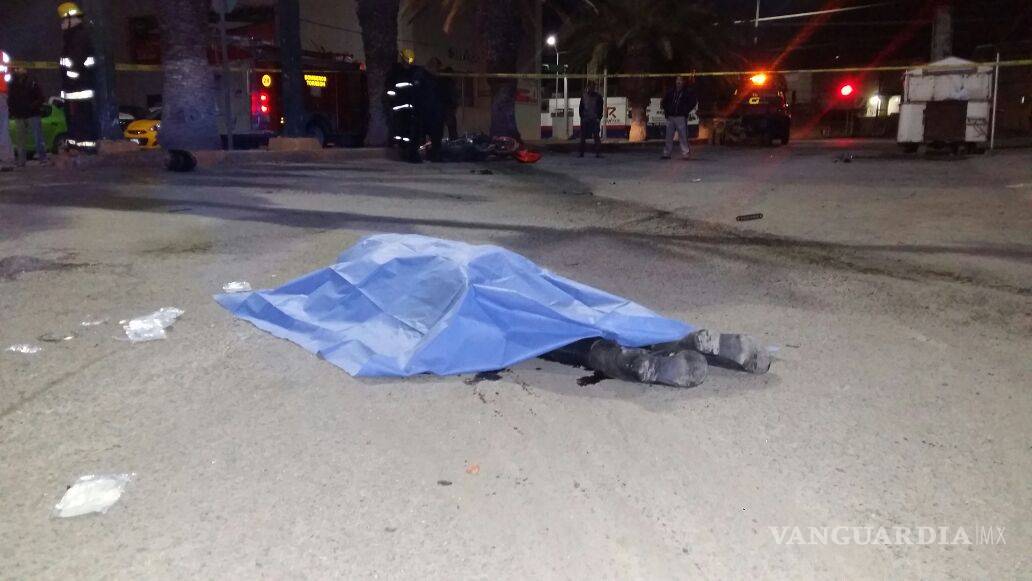 $!Muere motociclista en Torreón al chocar contra tráiler