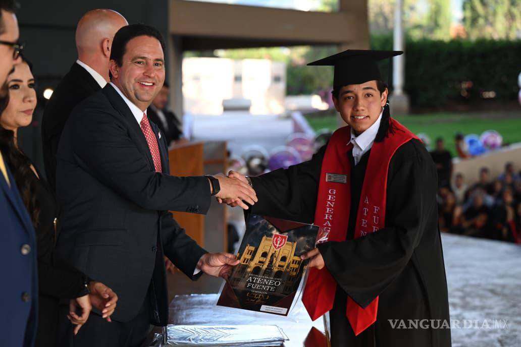$!Javier Díaz asistió como padrino de la generación 159 del Ateneo Fuente y reconoció el esfuerzo de las y los graduados.