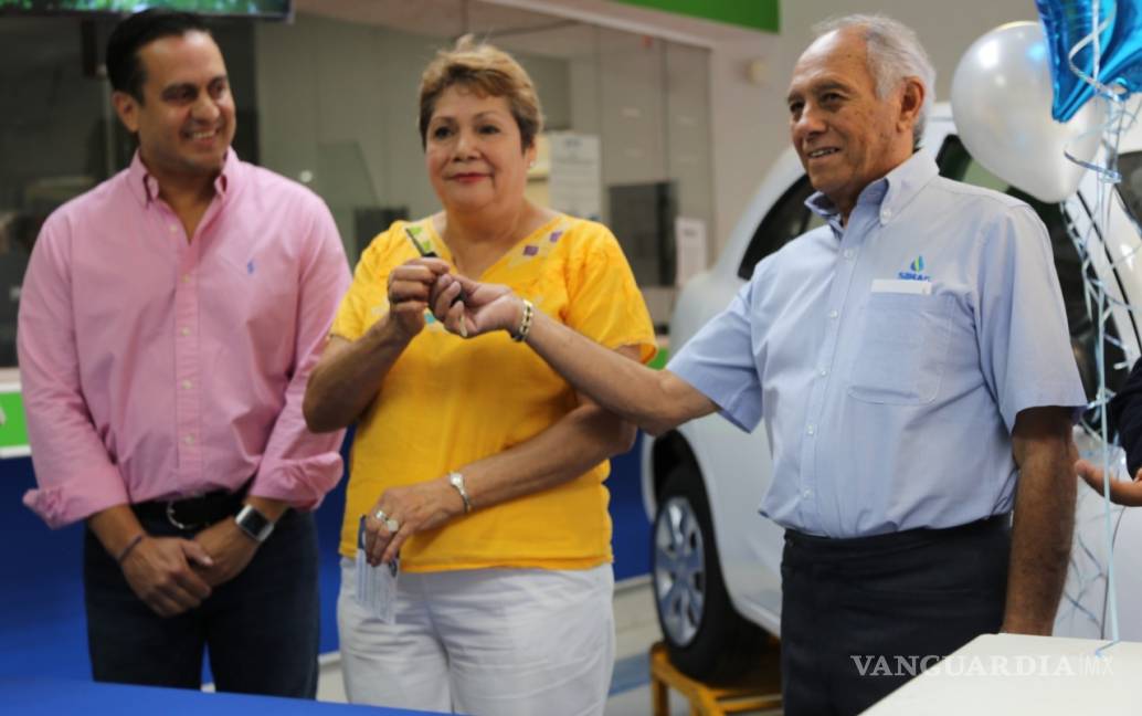$!Entregan vehículo a usuaria ganadora del ‘Gran Sorteo SIMAS Torreón 2019’