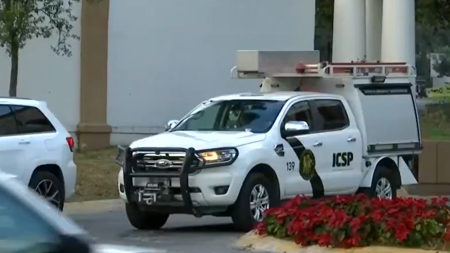 Un feto de unos siete meses de gestación fue localizado por trabajadores de recolección de basura en la colonia Portal del Huajuco, al sur de Monterrey. Peritos y ministeriales realizan las diligencias para determinar su origen y posibles responsabilidades