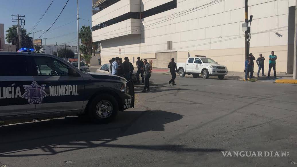 $!Protección Civil de Torreón detiene mantenimiento de cables por falta de seguridad