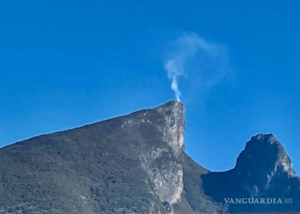 $!Incendio en el símbolo de Monterrey