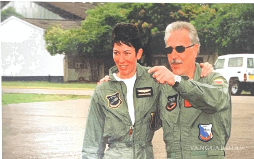 $!Esta foto sin fecha, publicada por el Departamento de Justicia de EU, muestra a Ghislaine Maxwell con el expresidente colombiano Andrés Pastrana en Colombia.