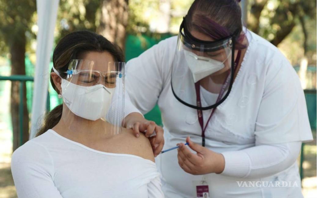 Quienes ya tuvieron COVID-19 también deben vacunarse: López-Gatell