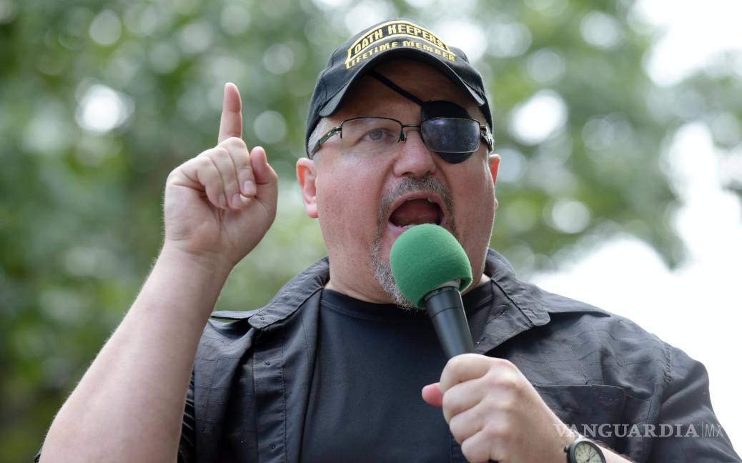 $!Stewart Rhodes, fundador del grupo extremista Oath Keepers, habla en un acto frente a la Casa Blanca, Washington, 25 de junio de 2017.