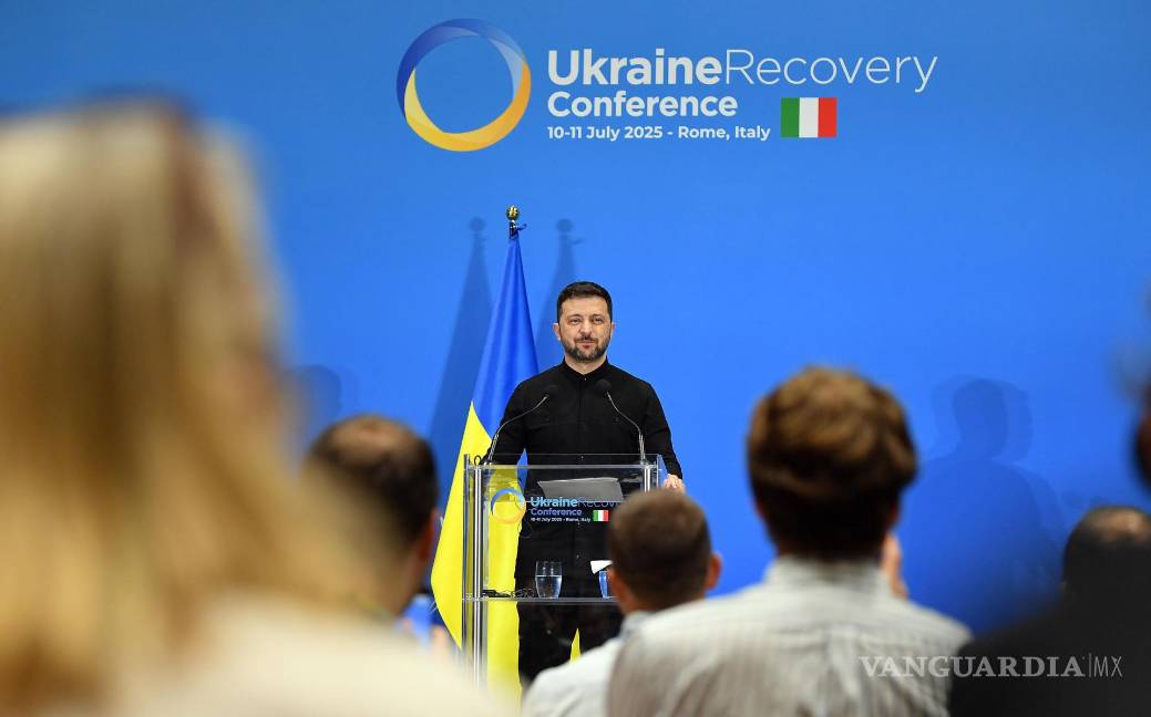 $!El presidente de Ucrania, Volodímir Zelenski, DA un discurso durante la Conferencia de Recuperación de Ucrania 2025 en Roma, Italia.