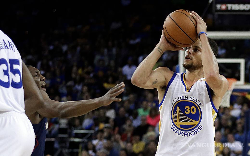 Stephen Curry impuso el récord de más triples en un partido de NBA