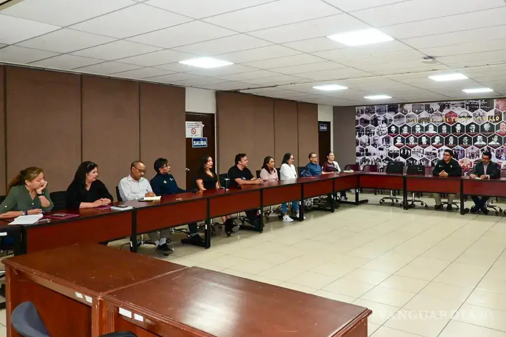 $!Los subdirectores exhortaron a las nuevas titulares, a mantener un trabajo coordinado en cada una de sus áreas.