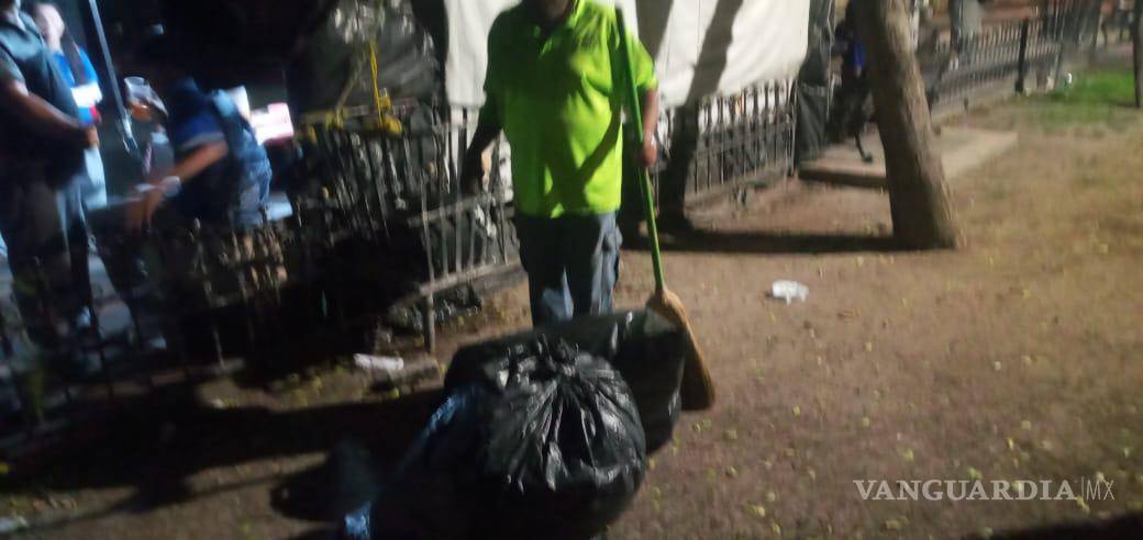 $!Tras denuncia ciudadana, personal municipal acudió a atender el caso.