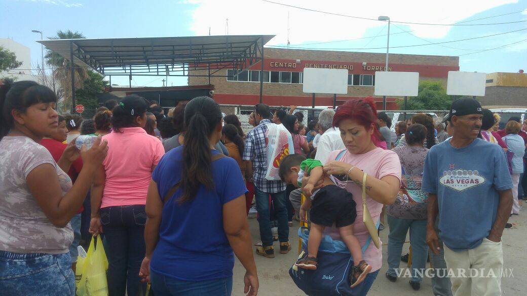 $!En medio de confusión y enojo hacen operativo en Cereso de Torreón