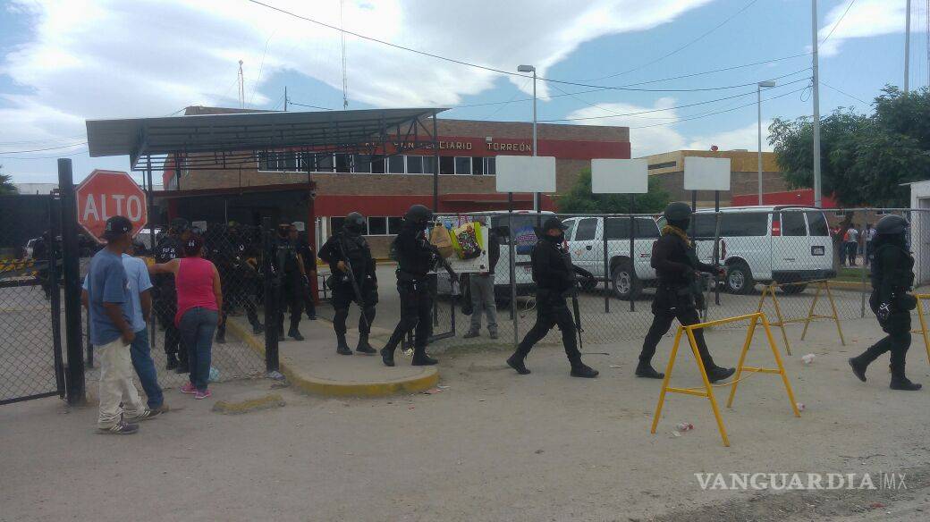 $!En medio de confusión y enojo hacen operativo en Cereso de Torreón