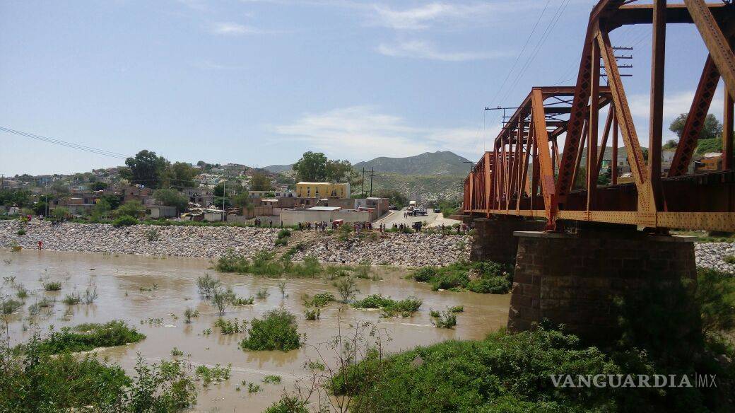 $!Cierran en Torreón pasos a Gómez Palacio por la avenida del río Nazas