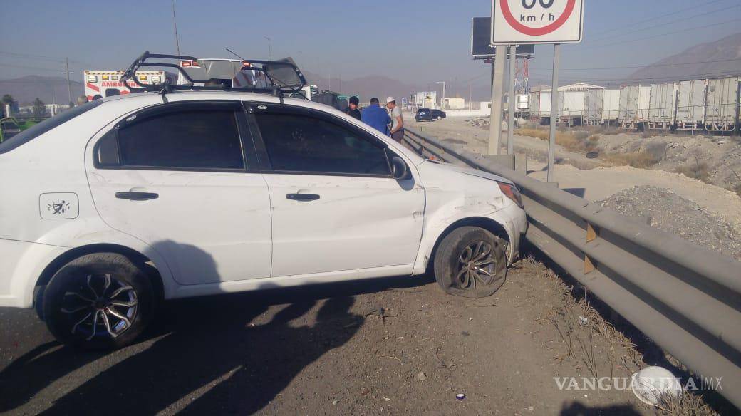 Cuatro heridos en choque y volcadura, en Ramos Arizpe