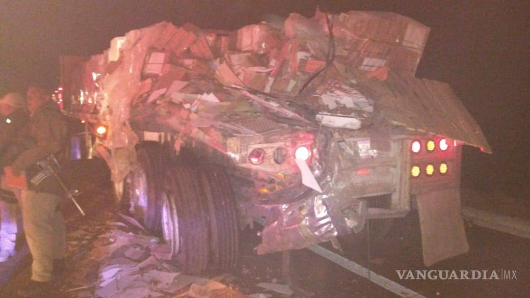$!Choque en autopista Gómez Palacio-Durango deja un muerto y 18 lesionados